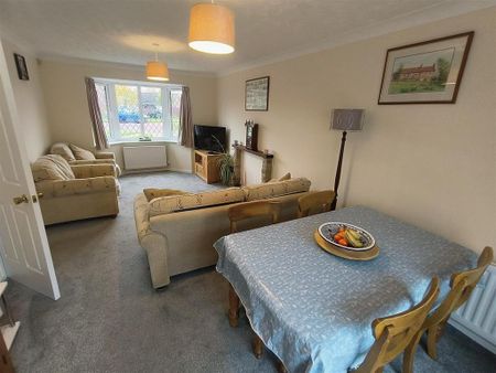 4 bedroom detached bungalow to rent - Photo 4