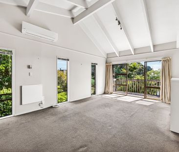 Spacious 3 Bedroom Family Home in Fantastic Location - Photo 2