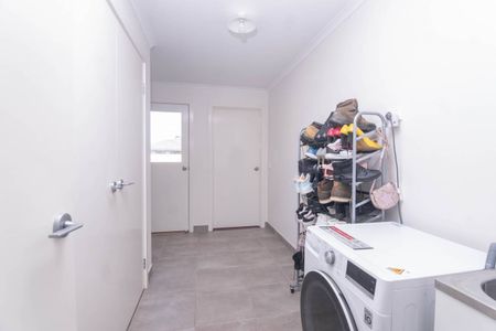 Spacious, Stylish & Feature-Packed Family Home in Prime Shepparton Location! - Photo 5