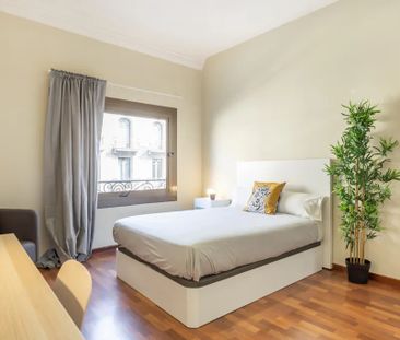 Via Laietana, Barcelona, Catalonia 08003 - Photo 2