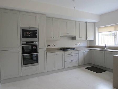 9 Woodbank Dublin Road Shankill Dublin 18, - Photo 4