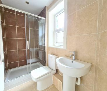 2 bedroom Flat To Let - Photo 5