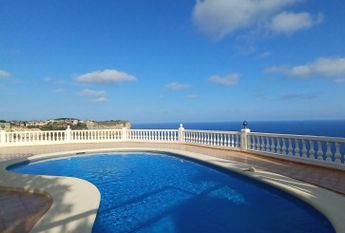 LONG TERM RENTAL. Beachfront villa for rent in Cumbre del Sol