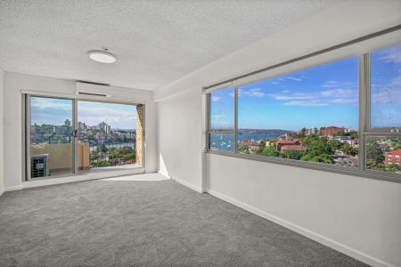 Renovated Apartment with Harbourviews - Photo 5