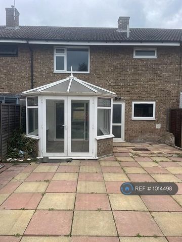 3 bedroom terraced house to rent - Photo 3