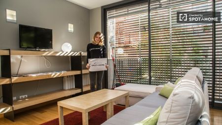 barcelona, Catalonia 08012 - Photo 2