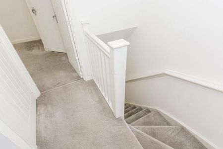 3 bedroom end of terrace house to rent - Photo 3