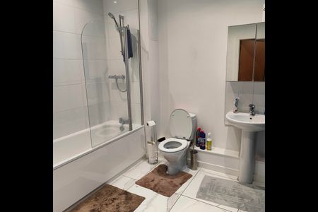 Room in a Shared Flat, Manor Court, M22 - Photo 4