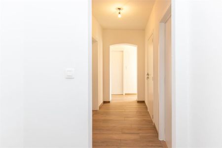 Ruim appartement met 2 slaapkamers in het centrum van Bilzen! - Photo 2