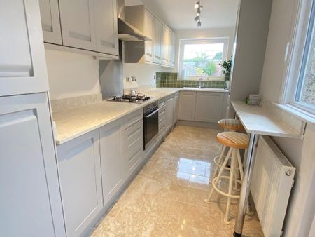 2 bedroom semi-detached house to rent - Photo 5