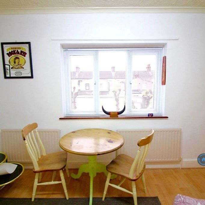 1 bedroom in a flat share to rent - Photo 1