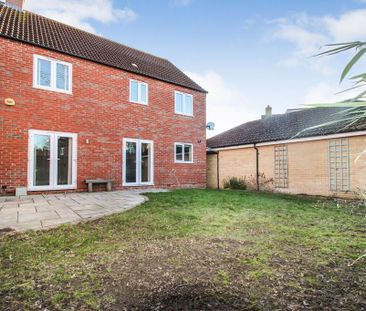 4 bedroom detached house to rent - Photo 4