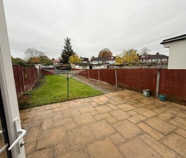 3 bedroom end of terrace house to rent - Photo 3