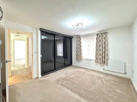 4 bedroom semi-detached house to rent - Photo 4