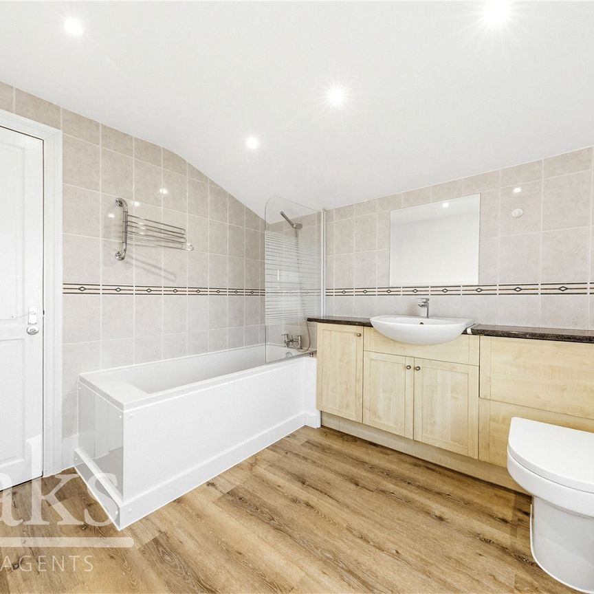 Oakley Road, South Norwood, London - Photo 1