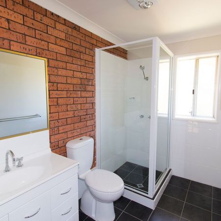 Modern Unit in Central South - Photo 3