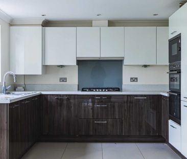 2 bed Flat for rent - Photo 2