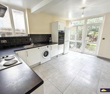 4 bedroom detached house to rent - Photo 6