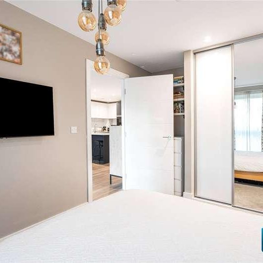 Green Lanes, London, N21 - Photo 1