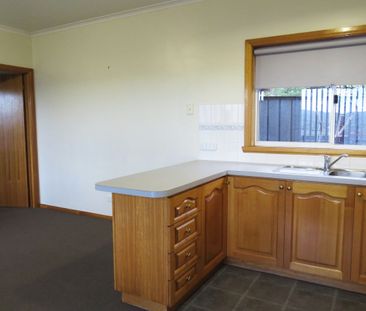 Neat one bedroom flat close to all amenities - Photo 1