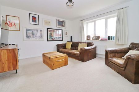 4 bedroom end of terrace house to rent - Photo 3