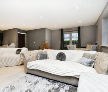 Westbury Road, Brentwood, Property for rent - Photo 2