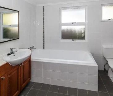 Quiet 3 Bedroom Family Home RENT INCREASE EFFECTIVE 19/1/26 $645 pw - Photo 3