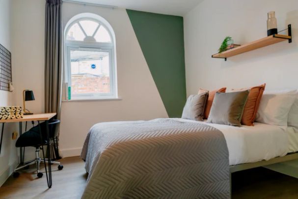 6 Bedroom House - Photo 1