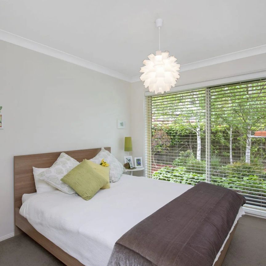 Charming Home with Private Garden Retreat - Photo 1
