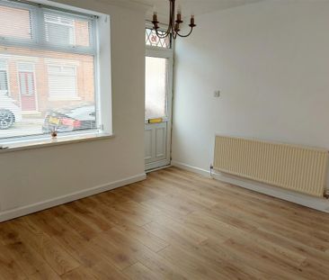 3 bedroom End of terrace house to rent - Photo 3