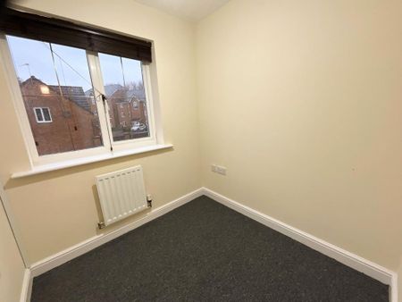 4 bedroom semi-detached house to rent - Photo 3