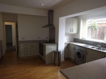 Bedroom Detached House In Winton, BH9 - Photo 2