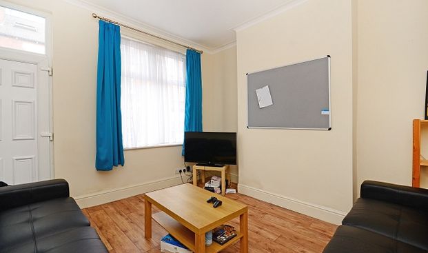 4 bedroom property in a great location - Photo 1