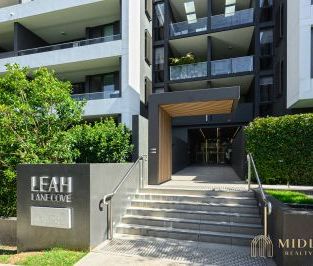 Oversized East-Facing One-Bedroom with Double Parking - Photo 2