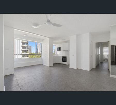 10/15 Pacific Street, Main Beach, Qld 4217 - Photo 3