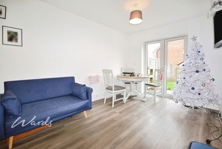 4 bedroom semi-detached house to rent - Photo 2