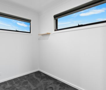 Modern Two-Story Townhouse in Prime Location - Photo 3