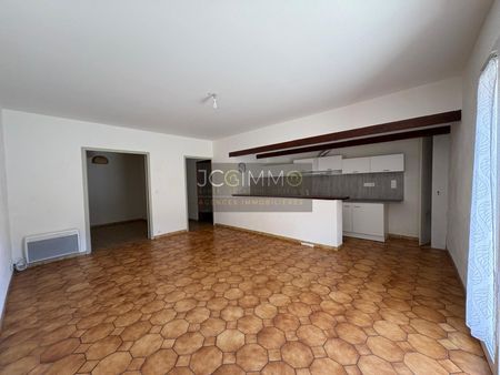 Location Appartement 4 pièces 80m² PUGET VILLE 83390 - Photo 2
