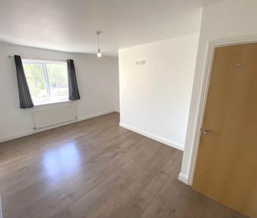 Price £2,600 pcm - Available Now - Unfurnished - Photo 2