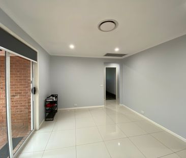 Freshly Renovated Bathroom & Kitchen - Photo 5