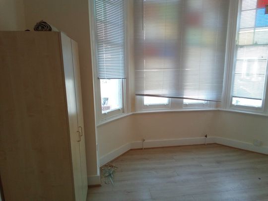 Studio Flat, Cranwich Road, N16 - Photo 1