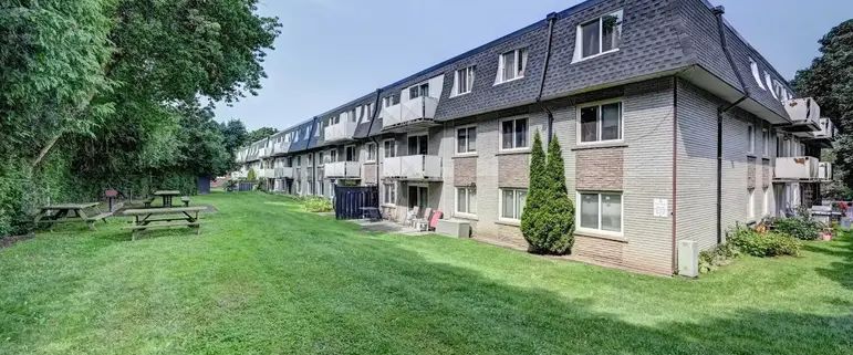 Hillcrest Apartments | 250 Queen St. E., Fergus - Photo 1