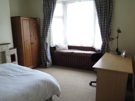 4 bedroom terraced house to rent - Photo 3