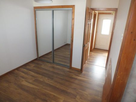 3 bedroom detached house to rent - Photo 3