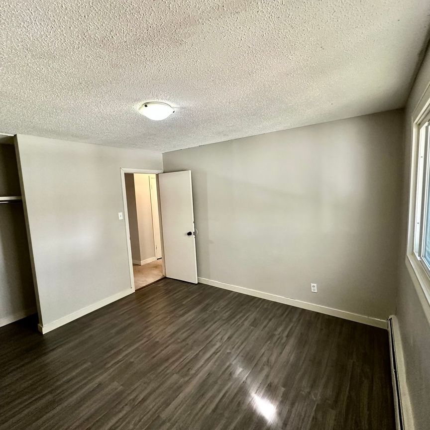 Killarney Manor 9108 127 Avenue NW - Photo 1