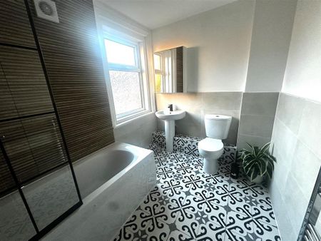 1 bedroom in a house share to rent - Photo 4