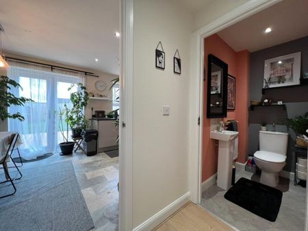Ludworth Close, Cheshire, Greater Manchester, SK14 3GW - Photo 4