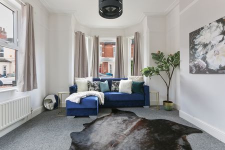 4 Bed Semi-Detached House, Bridge Grove, NG2 - Photo 3