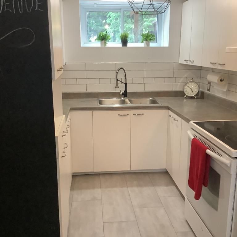 Beau logement air ouverte entière rénové! - Photo 1