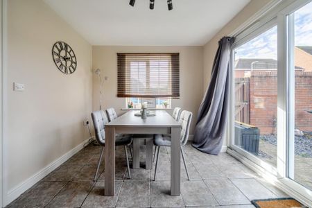 3 bedroom semi-detached house to rent - Photo 4